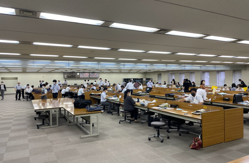 手形交換作業の模様_2